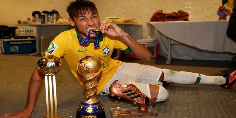 Neymar đã giành vô số danh hiệu tập thể lẫn cá nhân